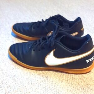 Nike Tempo Rio 819234 Black Gum Shoes Sneakers Soccer Trainer Low Top Mens 11